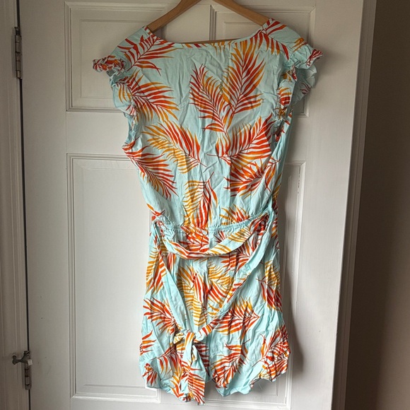 Cupshe Leaf Print Romper in Red and Orange - Picture 3 of 3